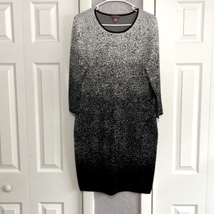 Vince Camuto black & white knit dress with bracelet length sleeves. Size M. New.